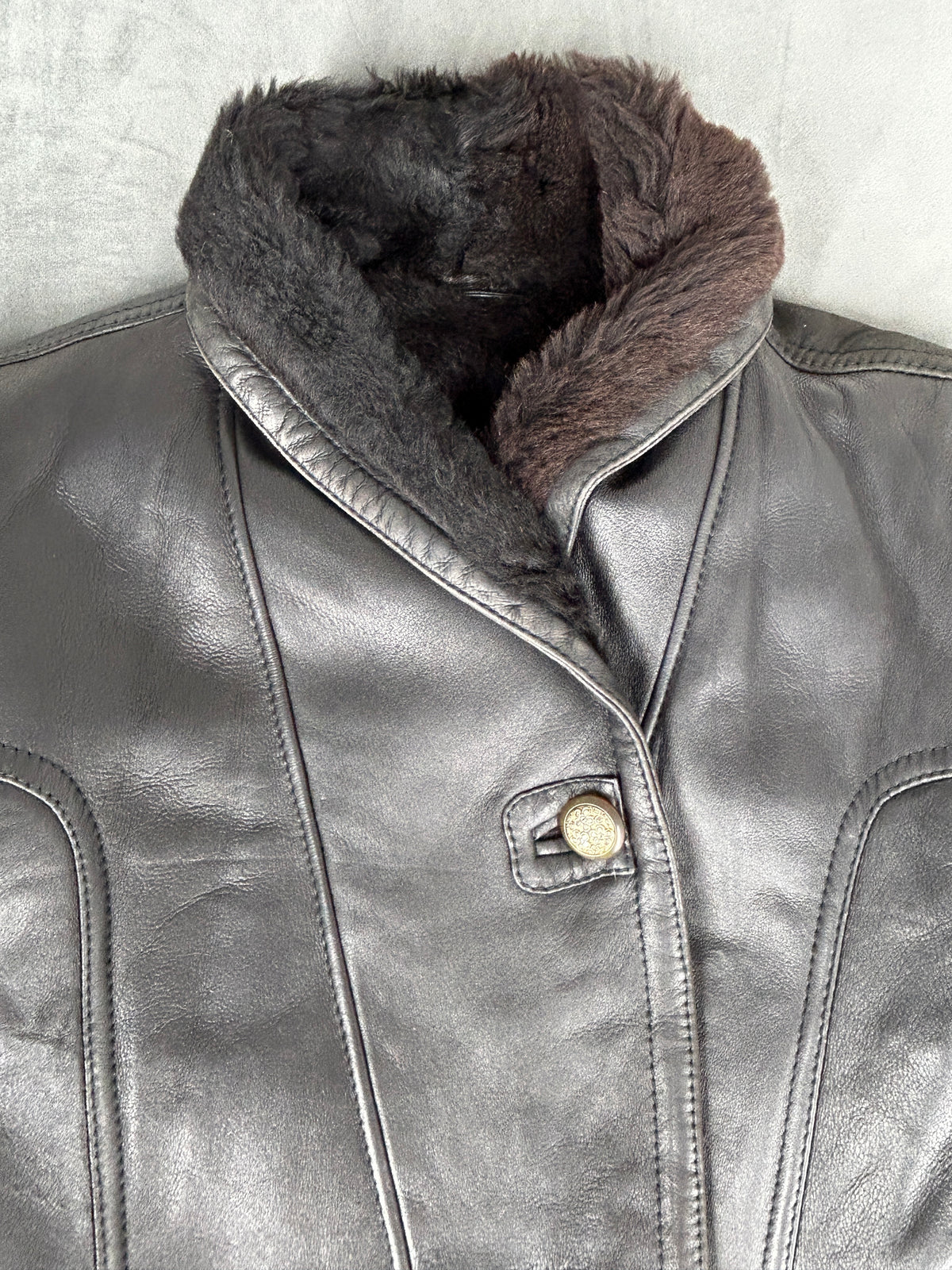 Cappotto in pelle e montone marrone scuro vintage – Donna Taglia M