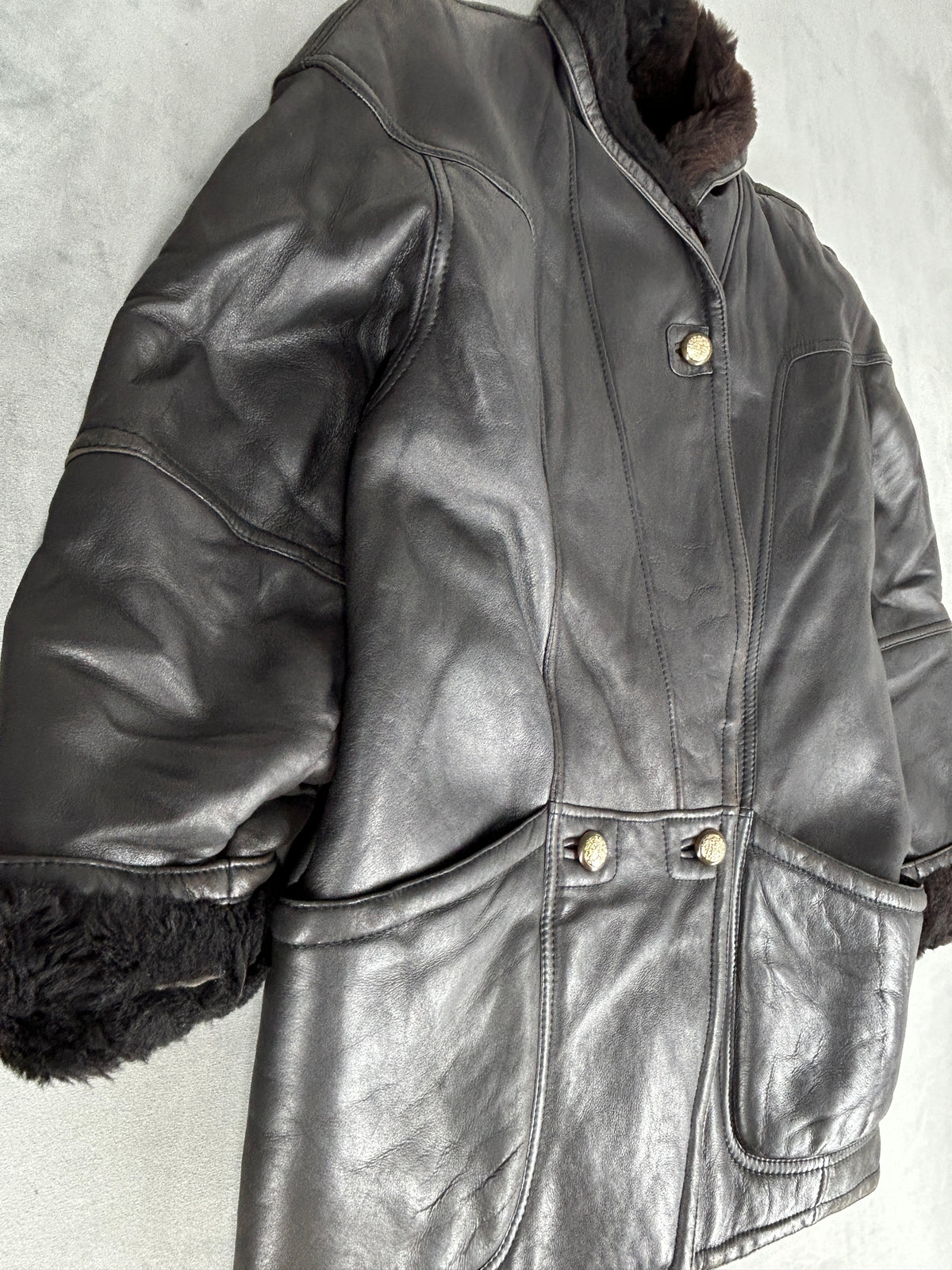 Cappotto in pelle e montone marrone scuro vintage – Donna Taglia M