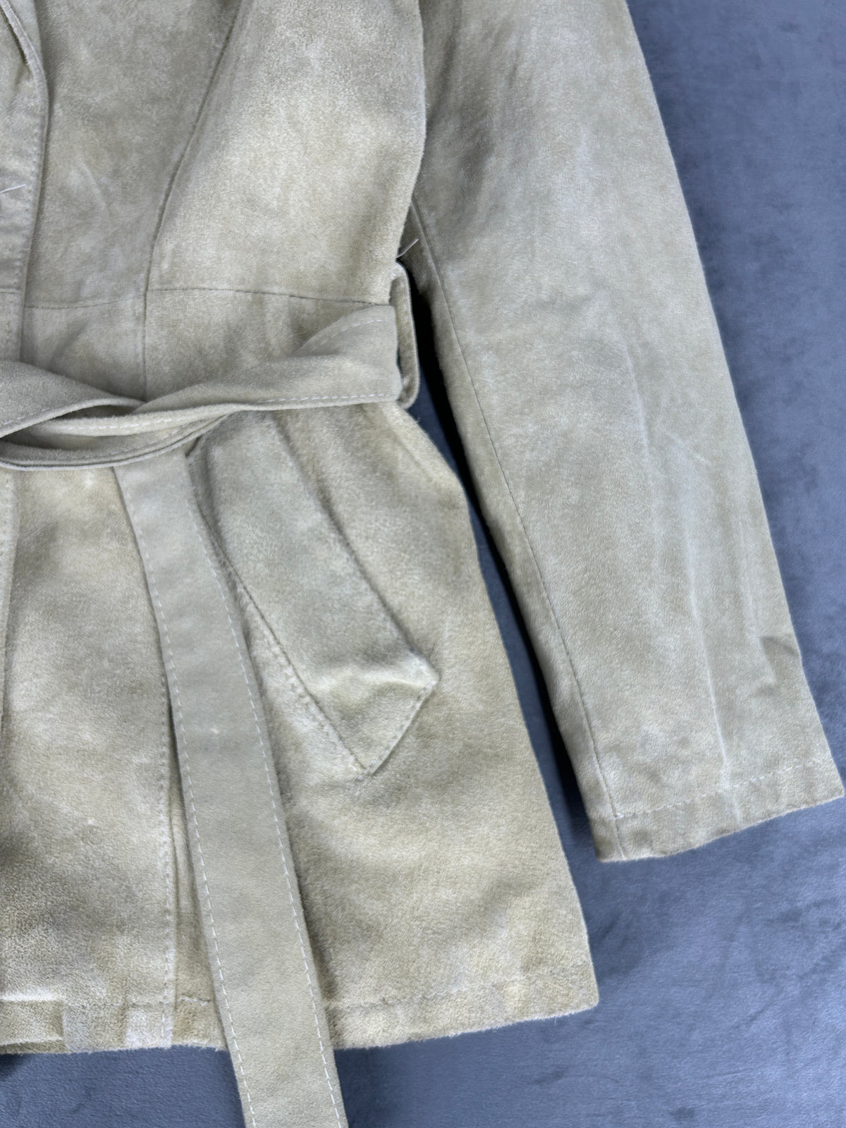 Giacca in pelle scamosciata beige con cintura vintage – Donna Taglia L