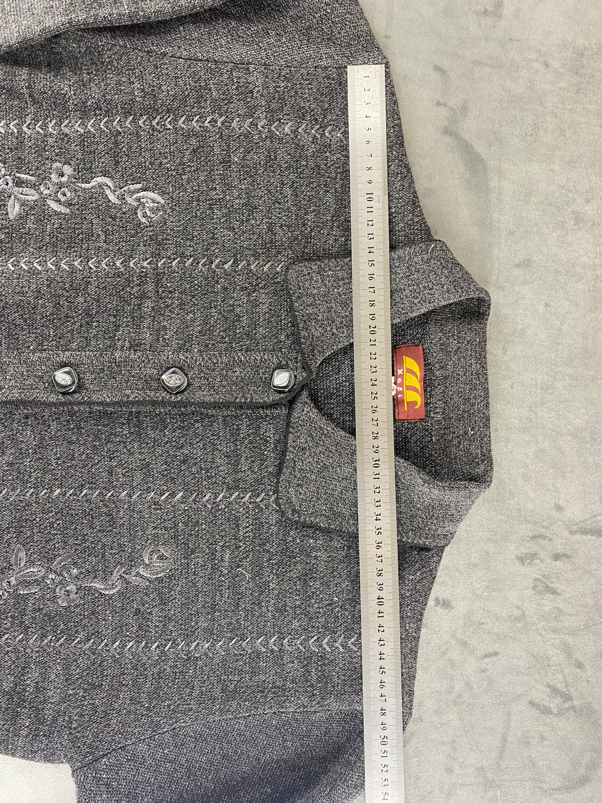 Cardigan grigio con colletto e ricami floreali vintage – Donna Taglia XL (IT 46)