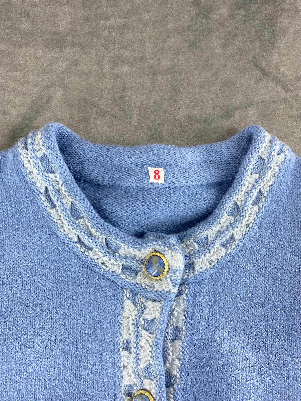 Cardigan azzurro con profili jacquard e bottoni gioiello vintage – Donna Taglia L (IT 44)