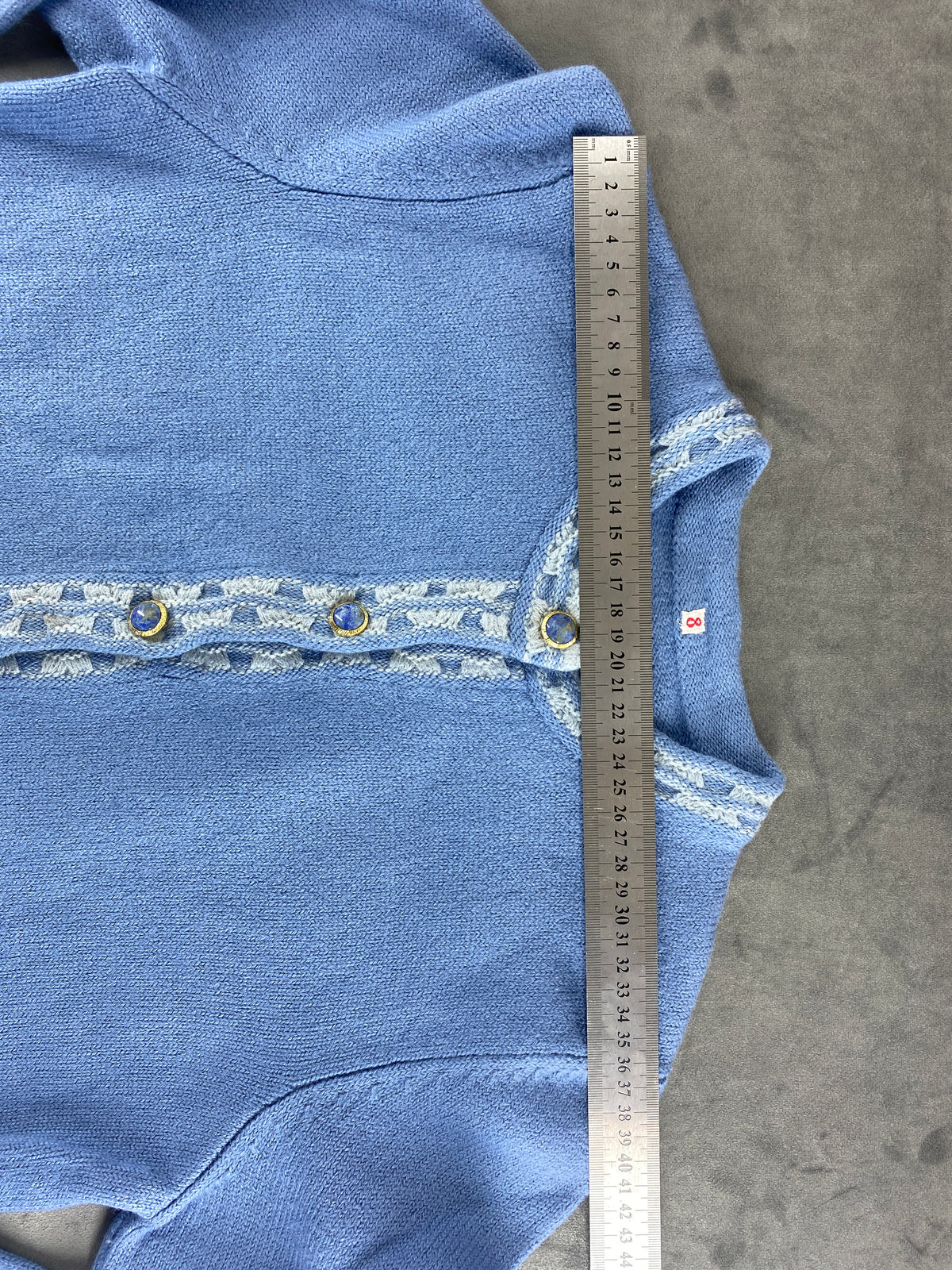 Cardigan azzurro con profili jacquard e bottoni gioiello vintage – Donna Taglia L (IT 44)