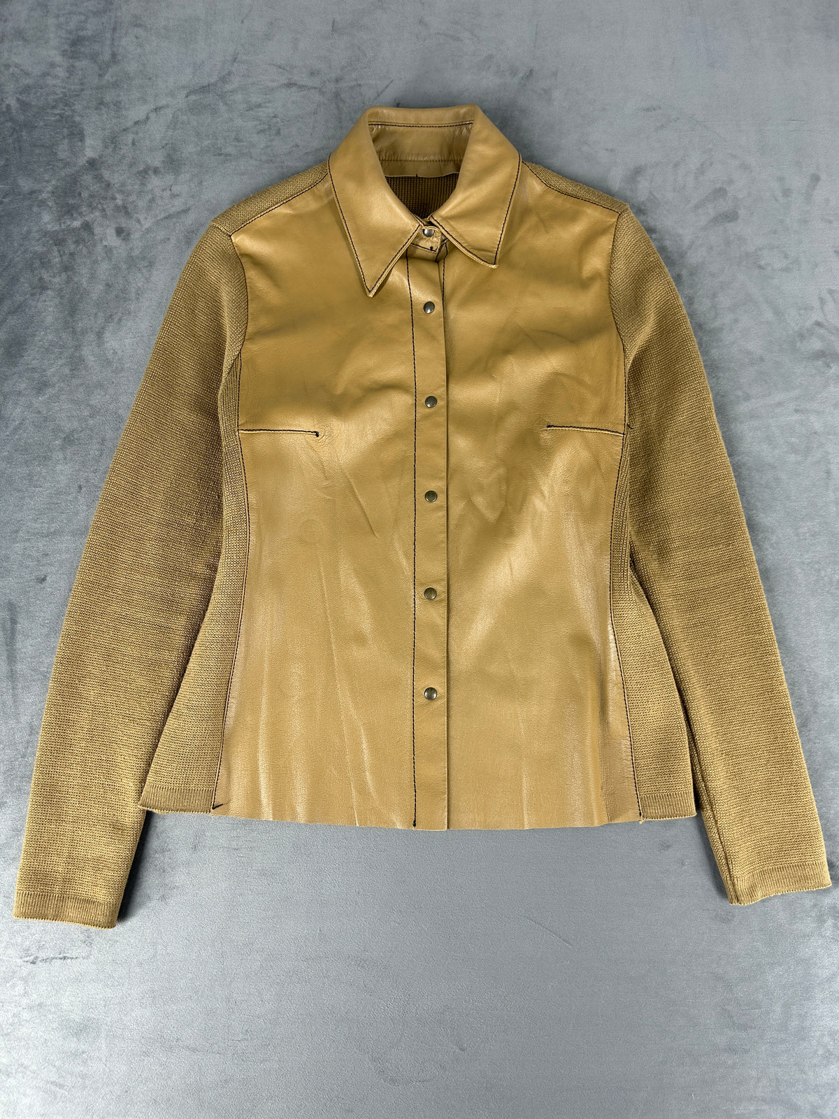 Camicia in pelle nappa cammello con maniche in maglia vintage – Donna Taglia M (IT 42)