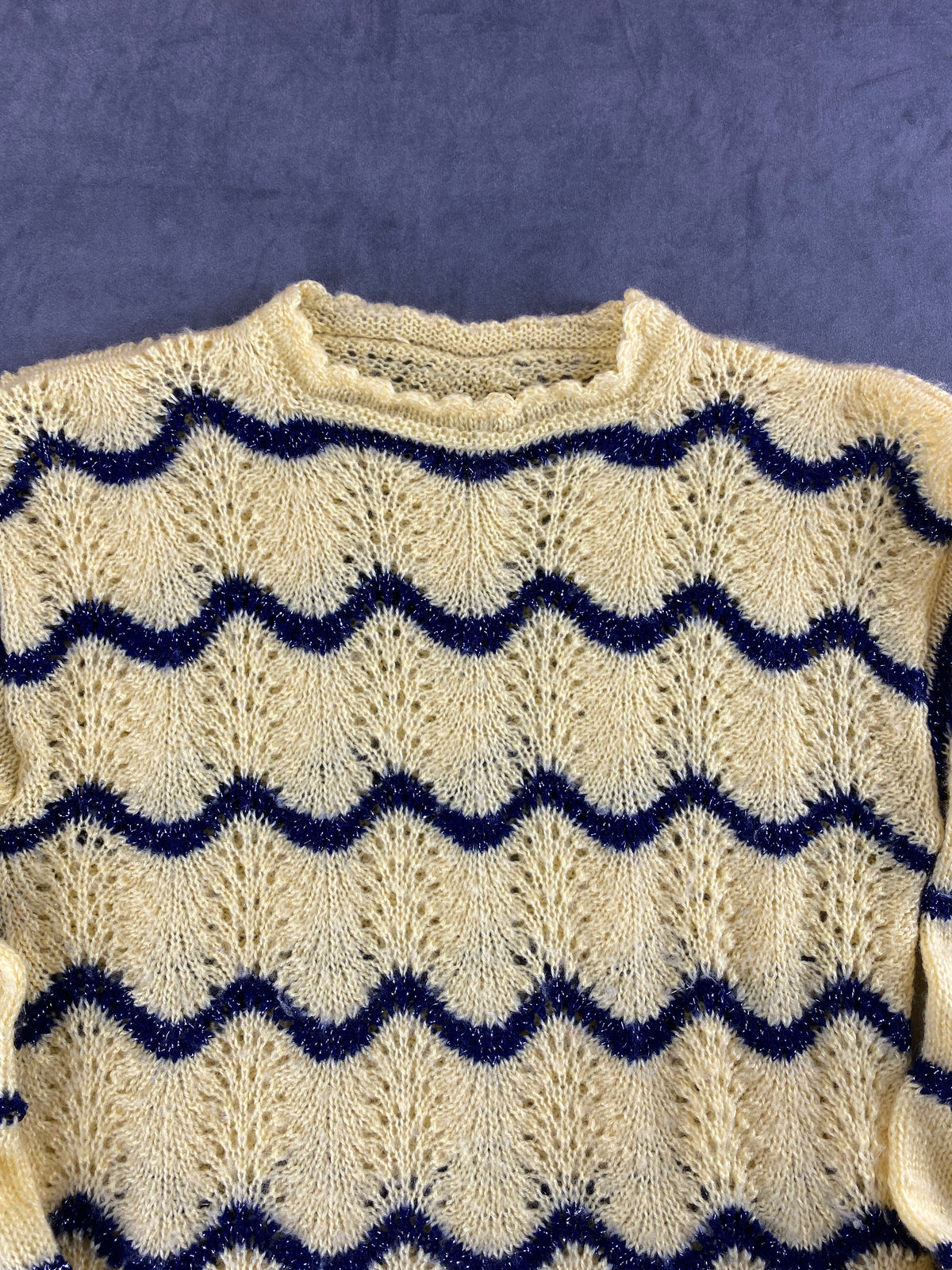 Maglione giallo con onde blu traforato vintage – Donna Taglia M (IT 42)
