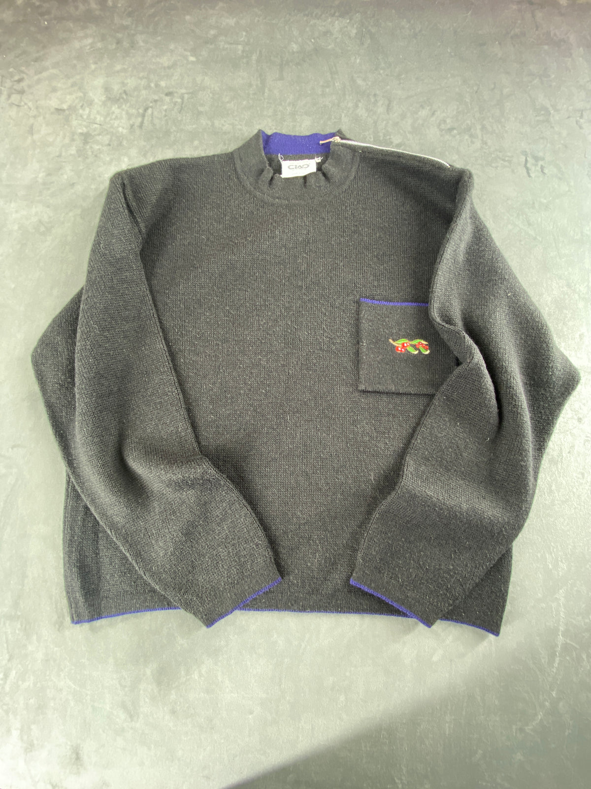 Maglione antracite con taschino ricamato Ciao vintage – Donna Taglia L (IT 44)