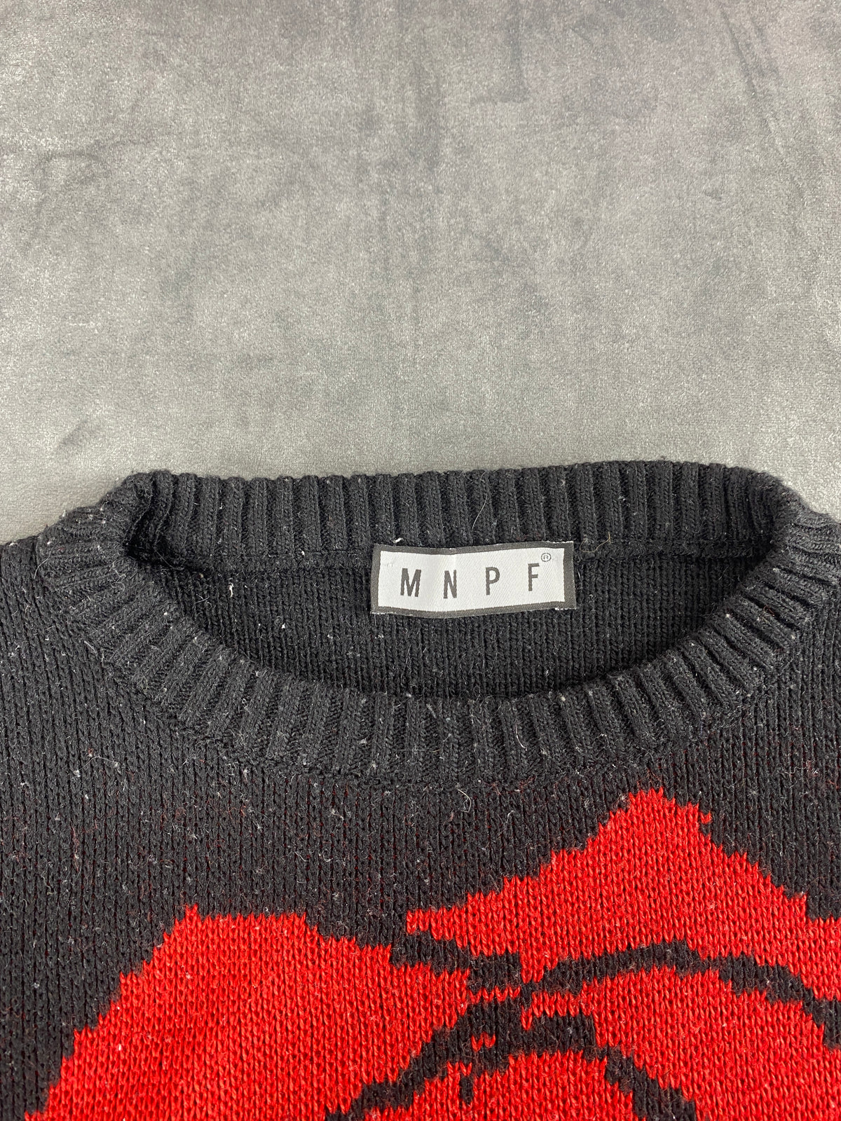 Maglione nero con rosa rossa jacquard vintage – Donna Taglia L (IT 44)