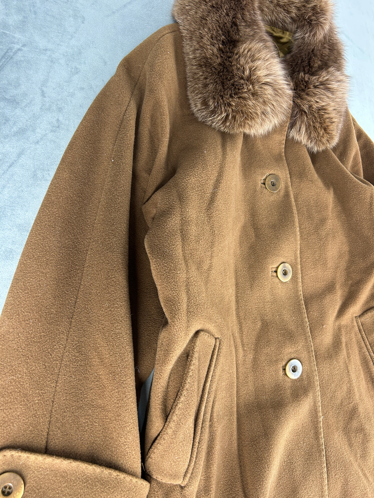 Cappotto cammello con collo in pelliccia Superior vintage – Donna Taglia L