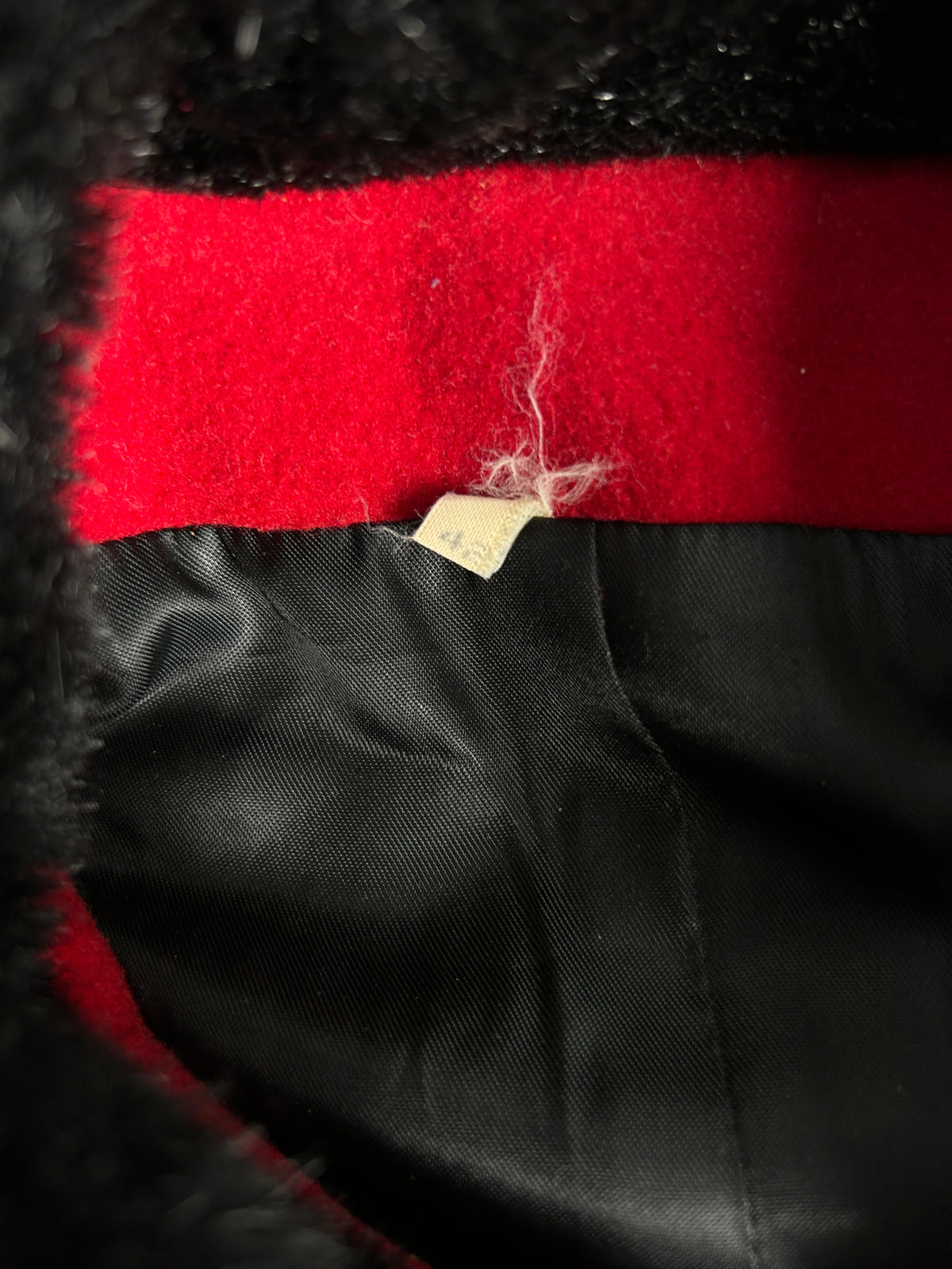 Cappotto rosso con collo in pelliccia nera vintage – Donna Taglia L