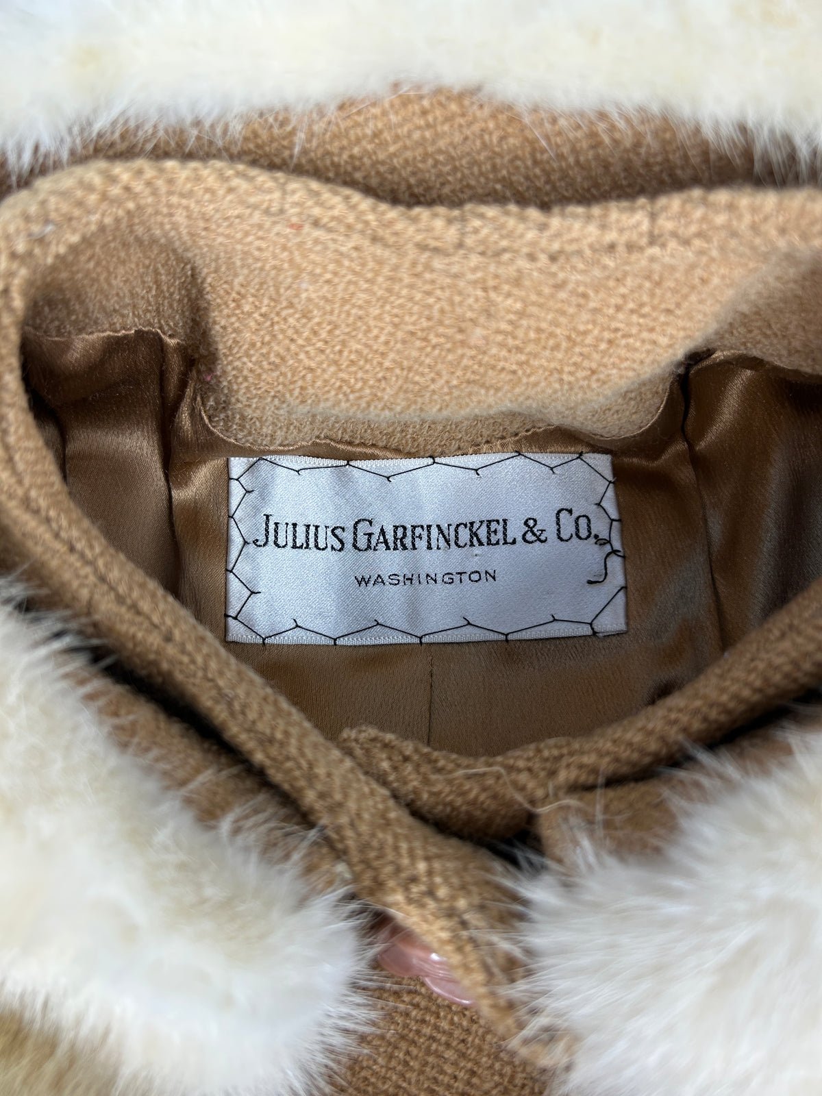 Cappotto cammello con collo in pelliccia Julius Garfinckel vintage – Donna Taglia M