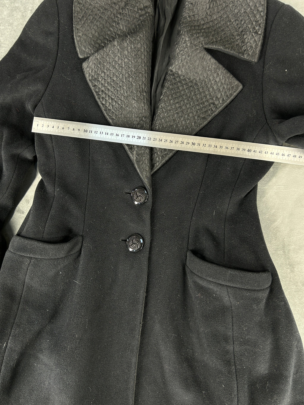 Cappotto nero con collo trapuntato vintage – Donna Taglia M (IT 42)