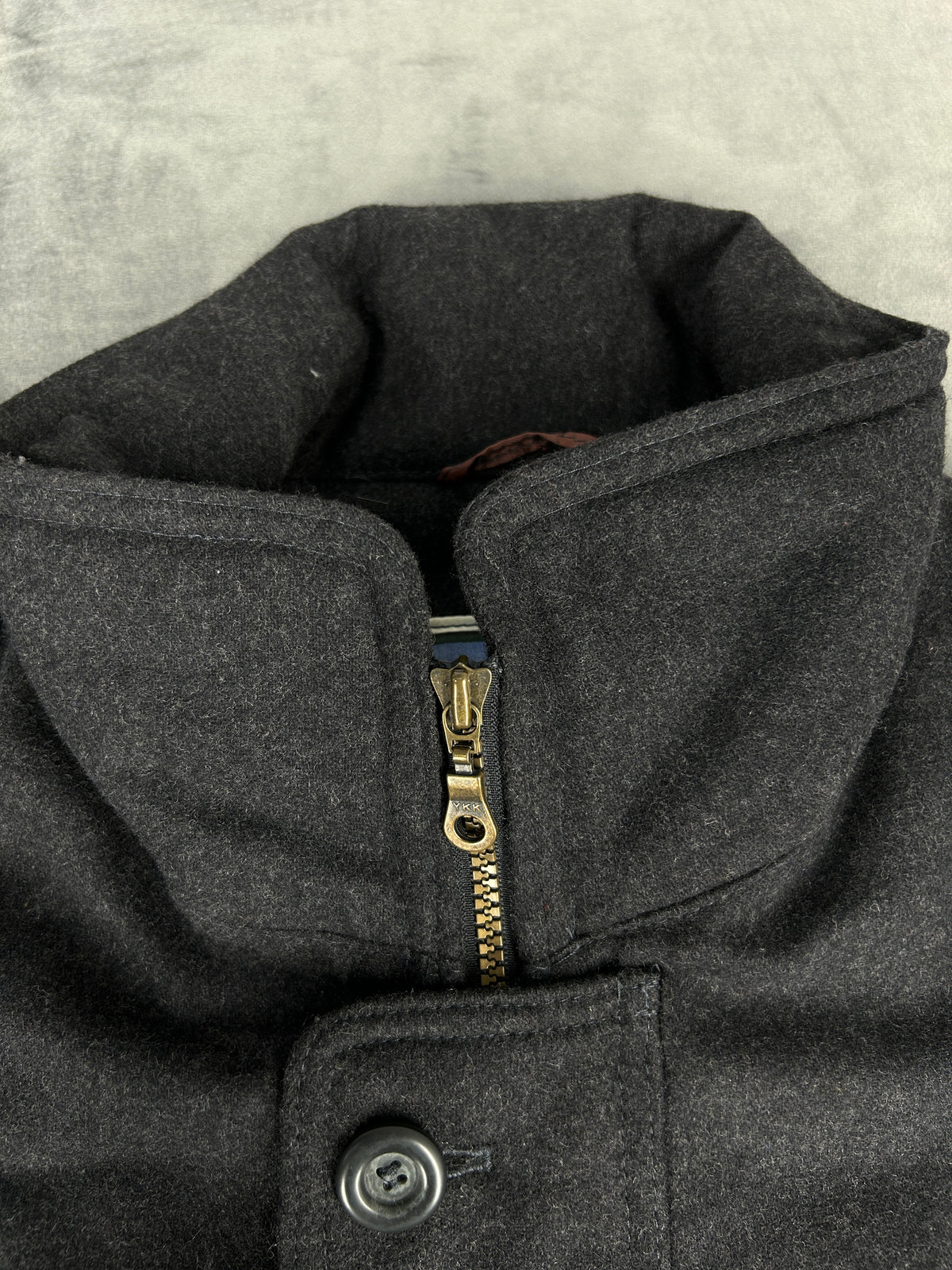Giaccone in lana grigio antracite con toppa ricamata vintage – Uomo Taglia L