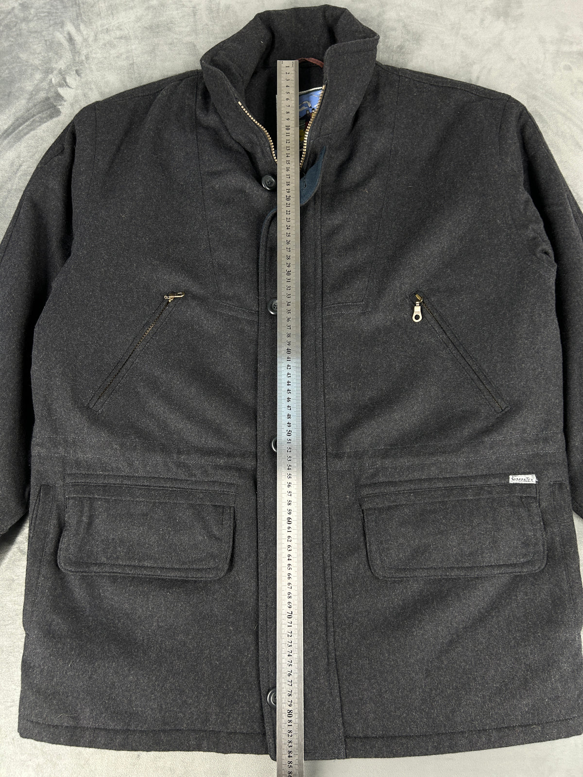 Giaccone in lana grigio antracite con toppa ricamata vintage – Uomo Taglia L