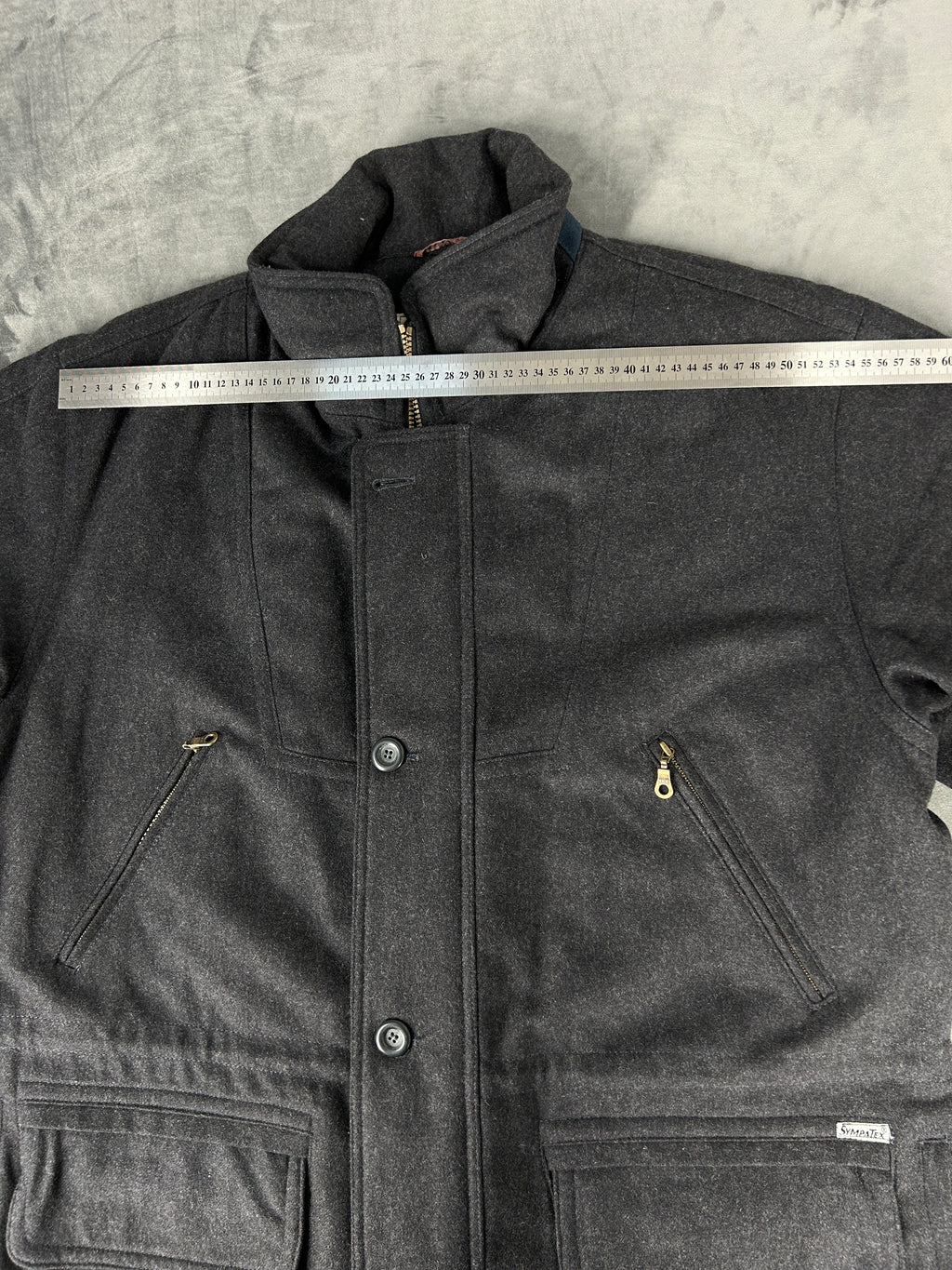 Giaccone in lana grigio antracite con toppa ricamata vintage – Uomo Taglia L