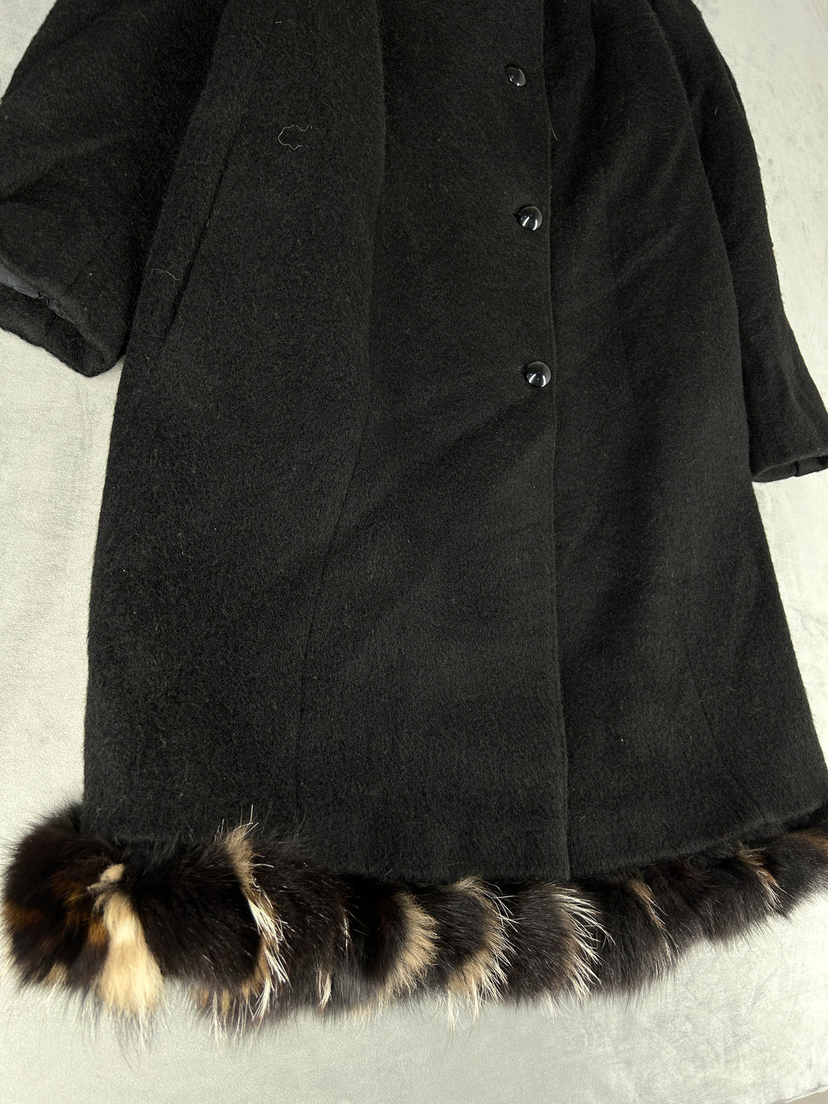 Cappotto nero con bordi in pelliccia Woessner vintage – Donna Taglia M