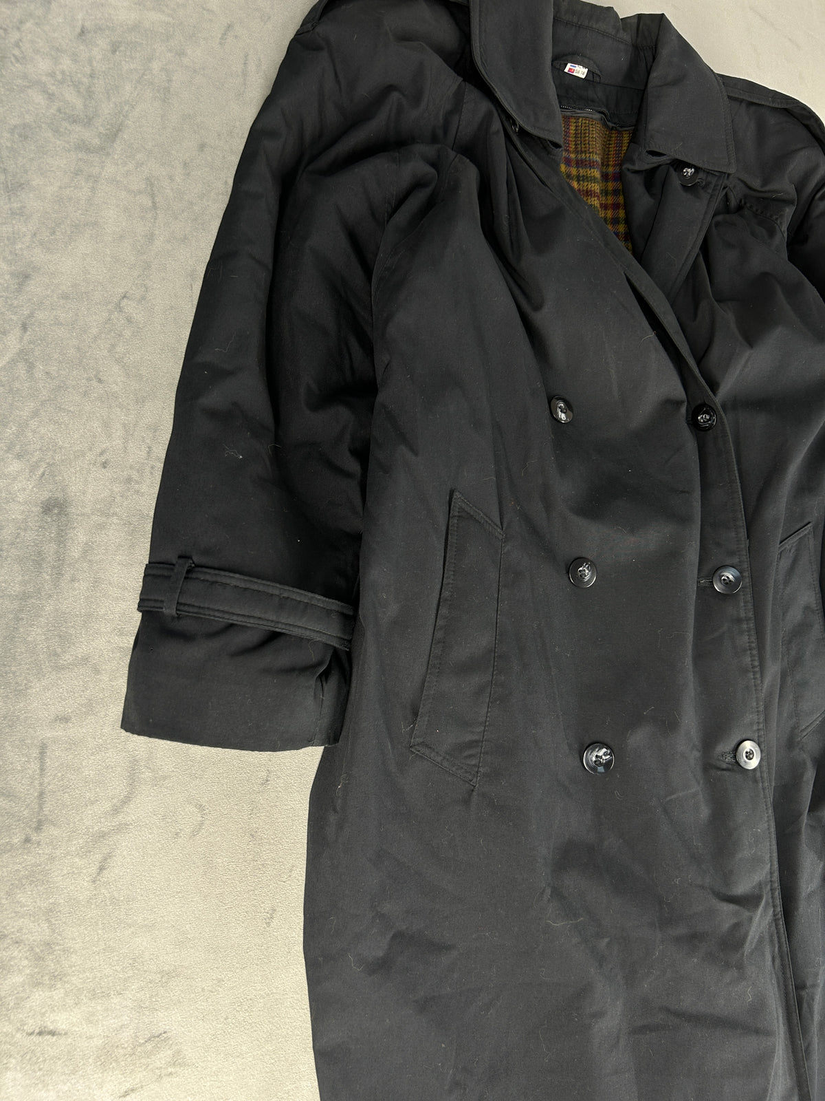 Trench impermeabile nero con fodera tartan vintage – Donna Taglia L