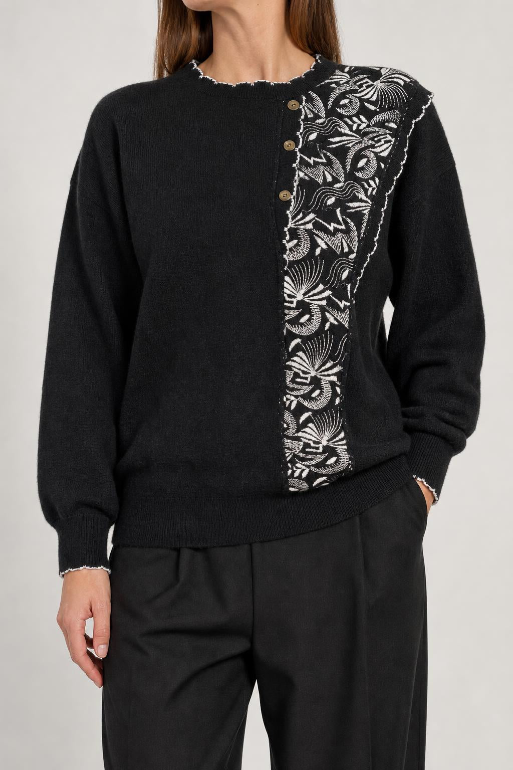 Maglione nero con inserto floreale vintage – Donna Taglia L