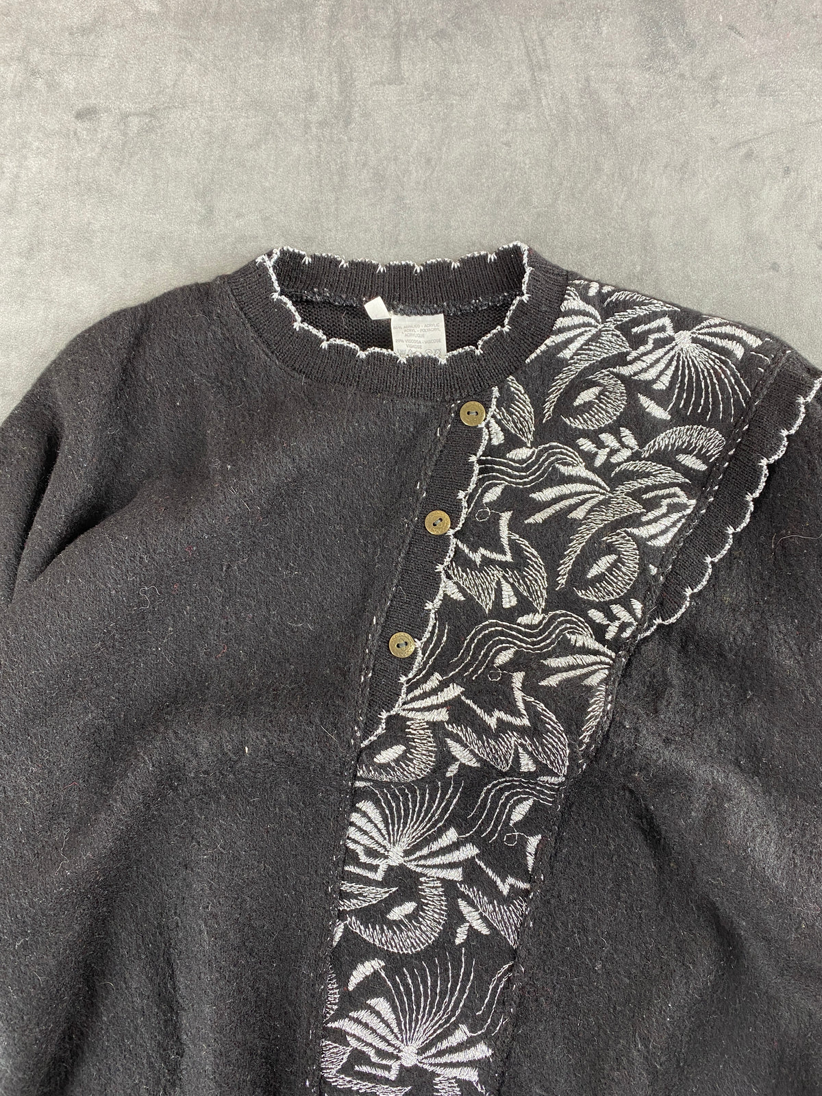 Maglione nero con inserto floreale vintage – Donna Taglia L