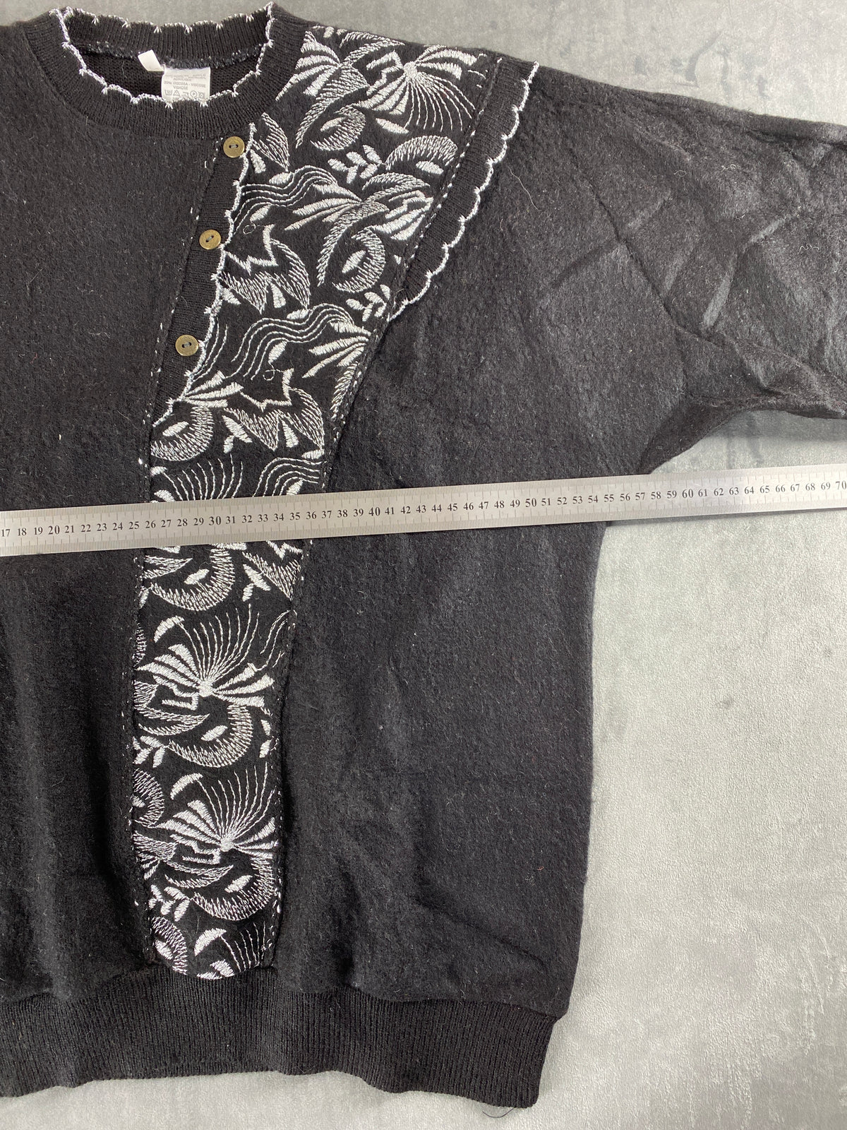Maglione nero con inserto floreale vintage – Donna Taglia L