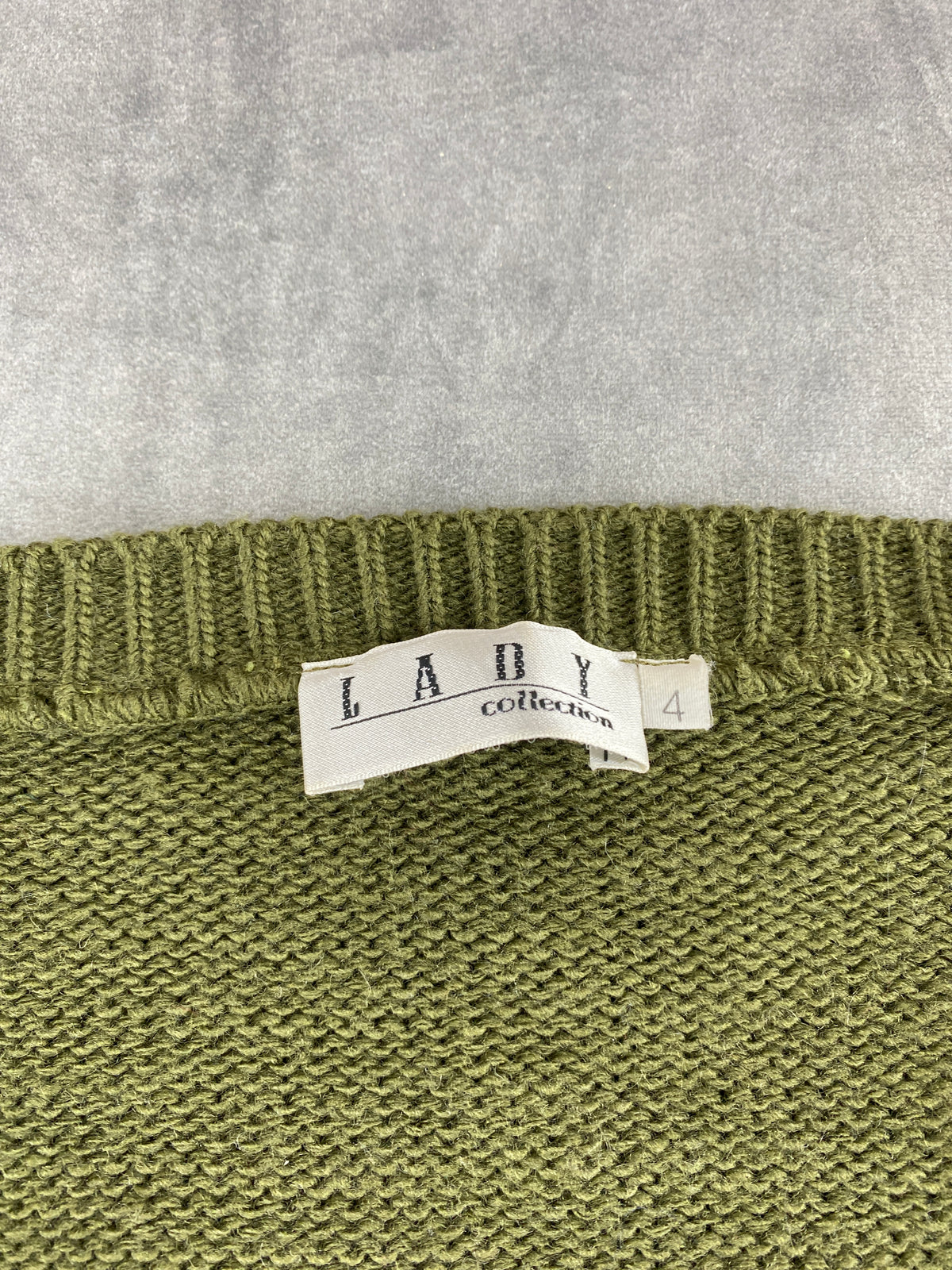 Maglione verde militare con ricamo floreale vintage – Donna Taglia M