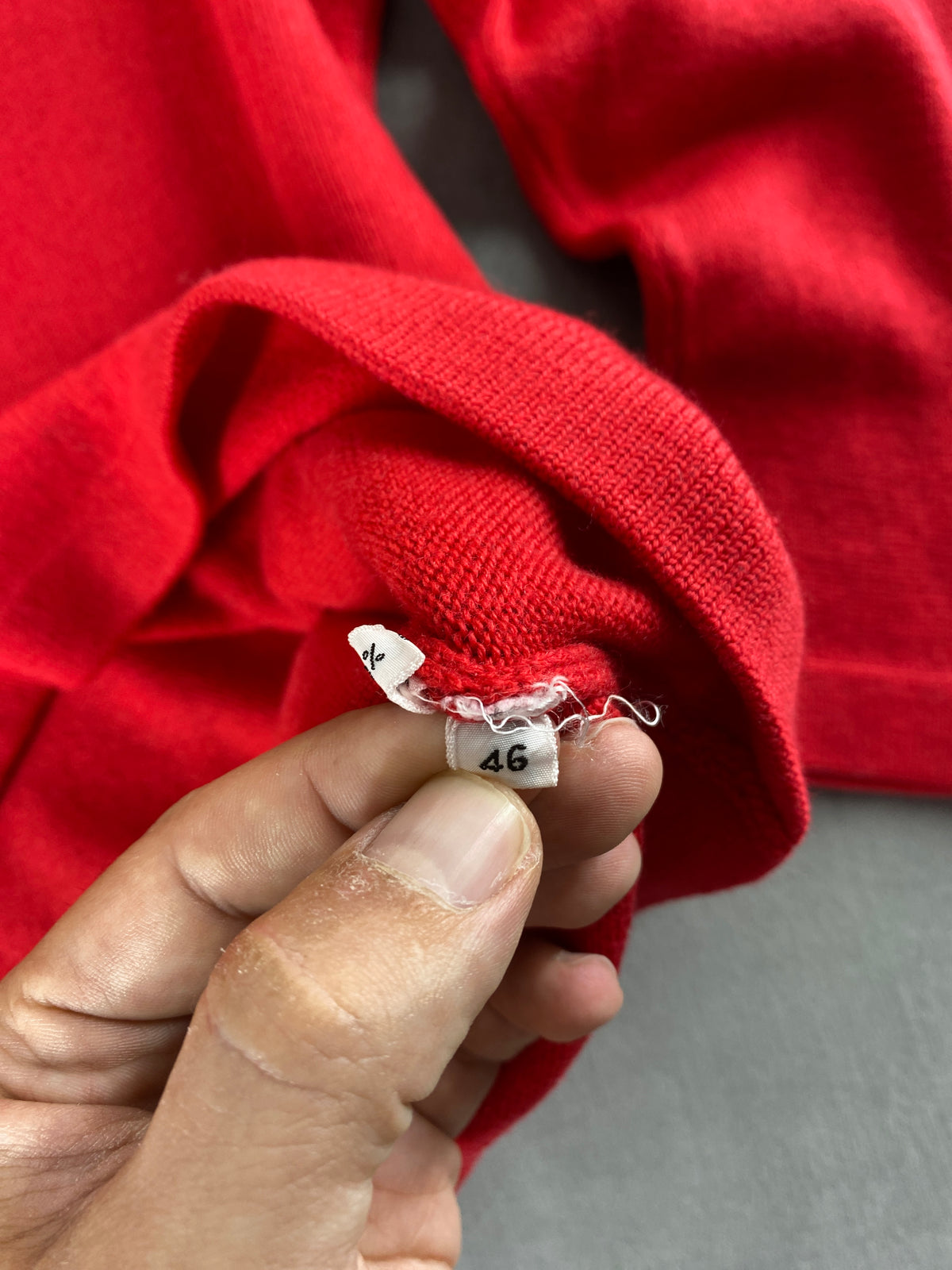 Maglione rosso con bottoni gioiello e tasche vintage – Donna Taglia L (IT 46)