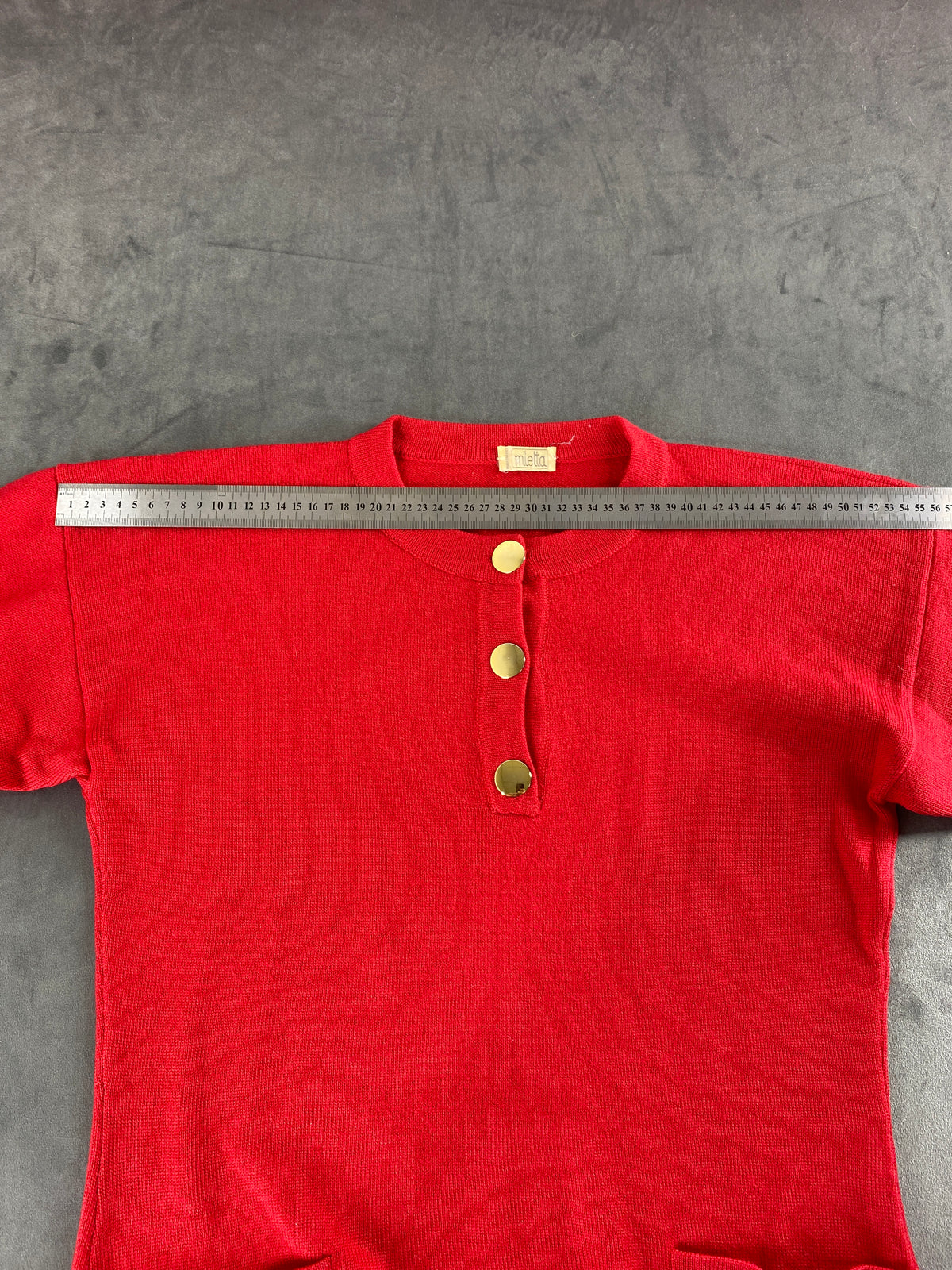 Maglione rosso con bottoni gioiello e tasche vintage – Donna Taglia L (IT 46)