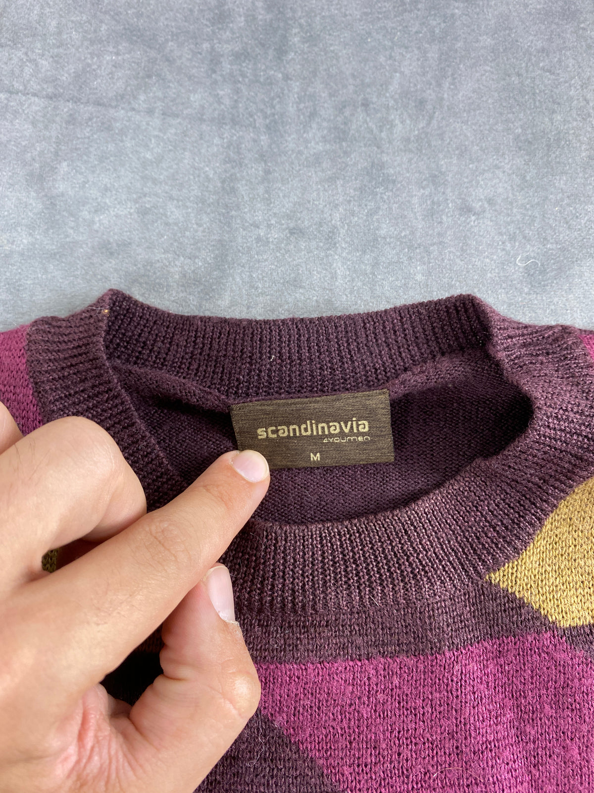 Maglione jacquard geometrico bordeaux e senape Scandinavia vintage – Donna Taglia M