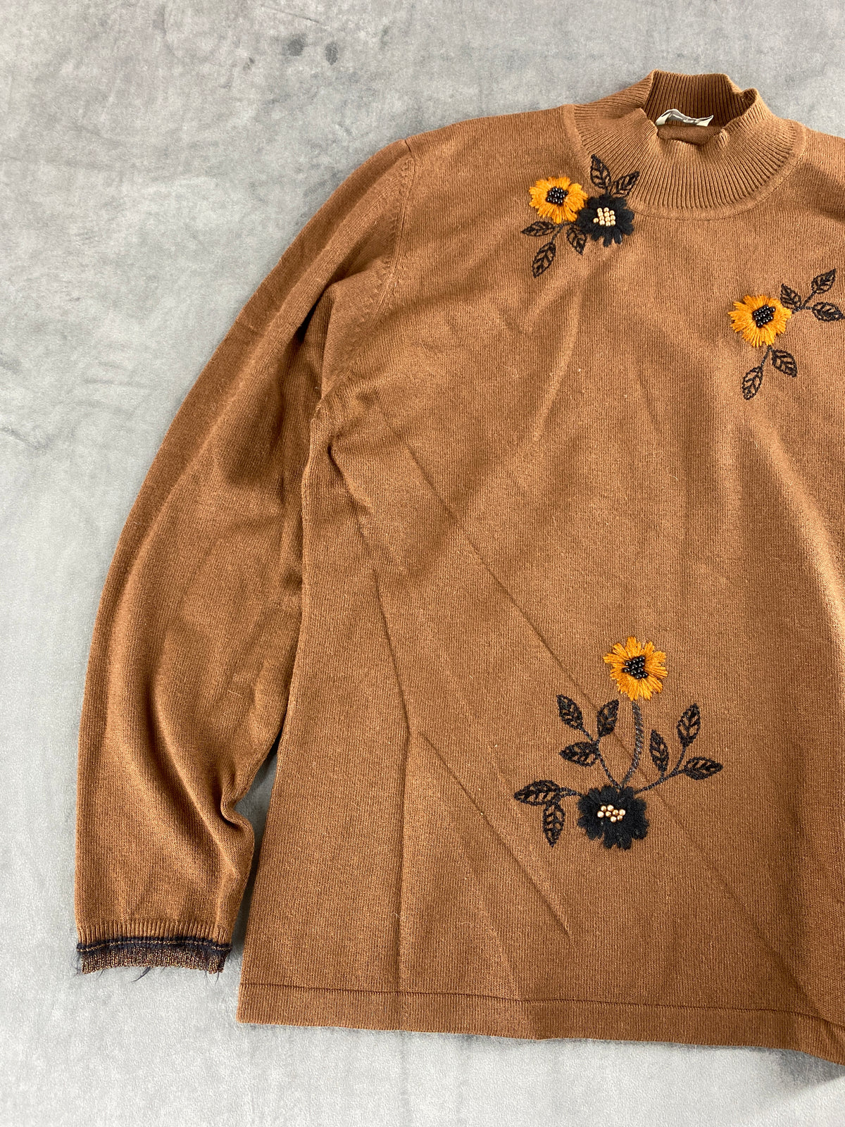 Maglione cammello con ricamo di girasoli Rabe vintage – Donna Taglia L