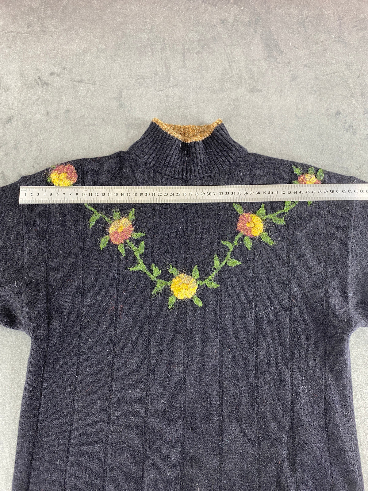 Maglione blu navy con ricamo floreale vintage – Donna Taglia M