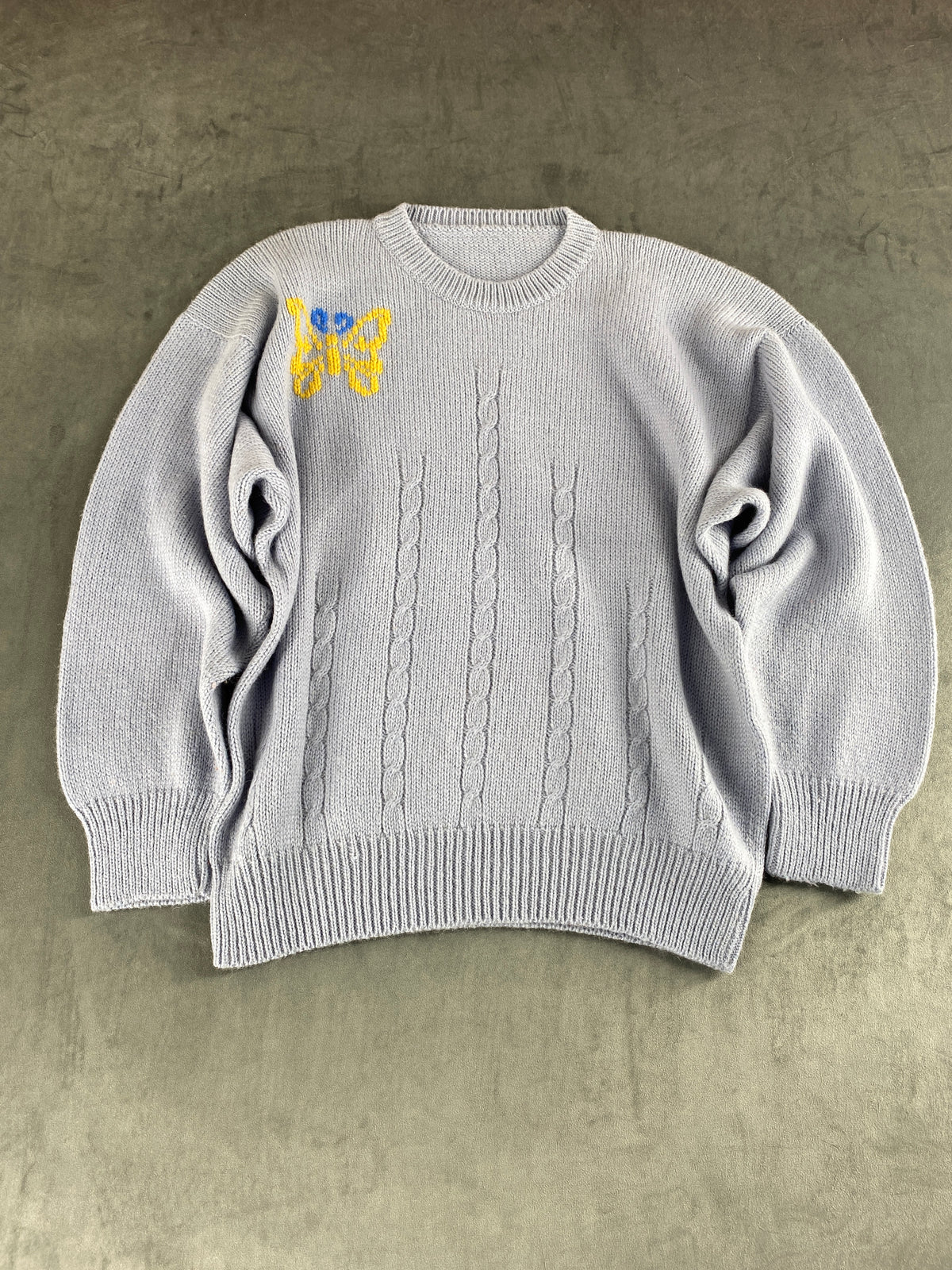 Maglione azzurro polvere con ricamo di farfalla vintage – Donna Taglia M